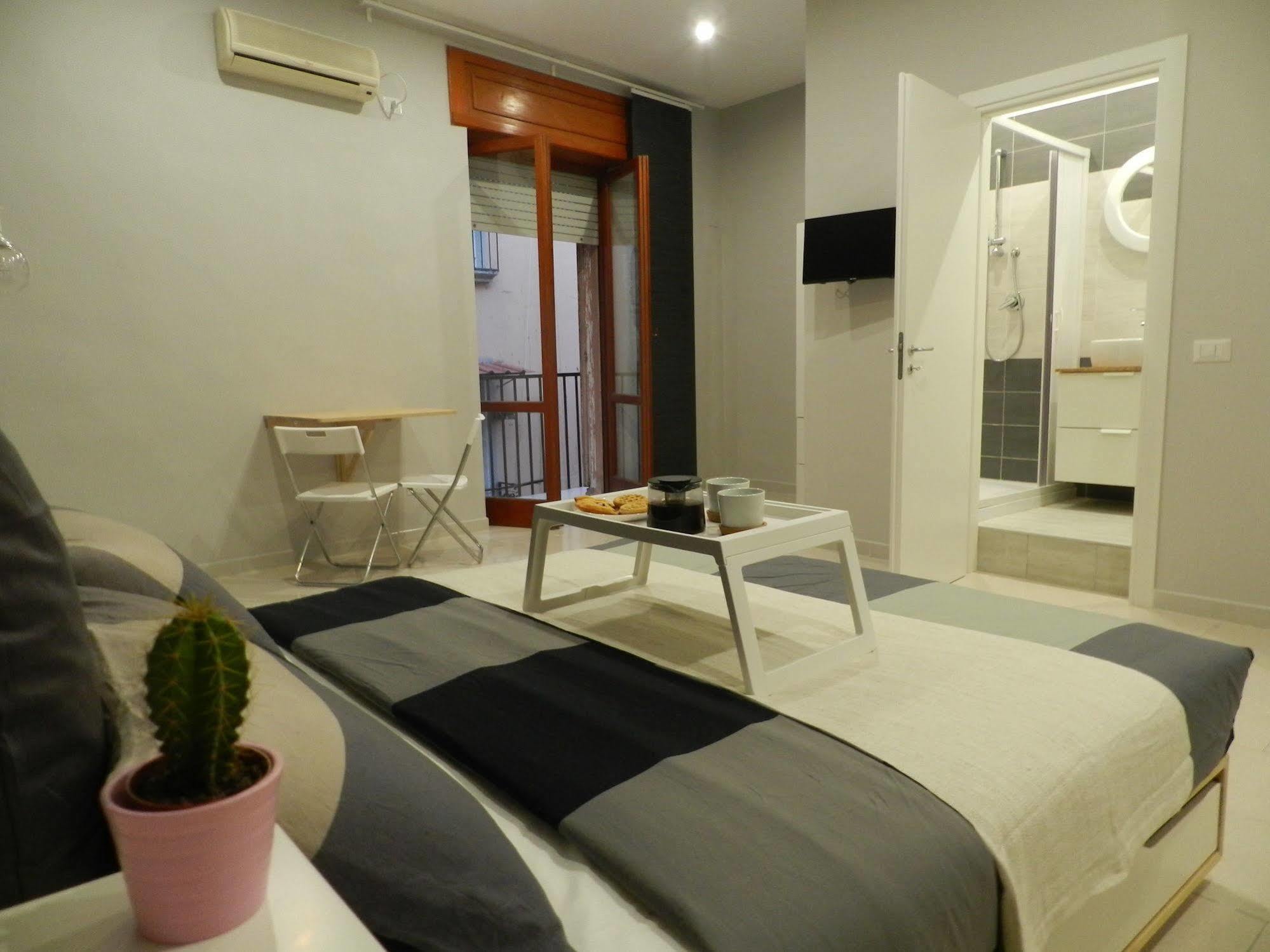 Mola Rooms Наполи Екстериор снимка